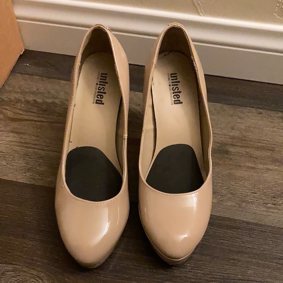 Nude Pumps - Picture 1 of 4